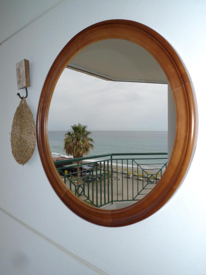 Torrox Costa Beachfront Apartment Экстерьер фото